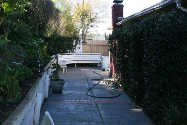 the-vine-house-residential-care-14-side-yard.jpg