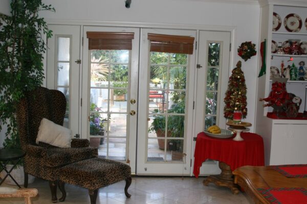 the-vine-house-residential-care-7-living-room-4.jpg