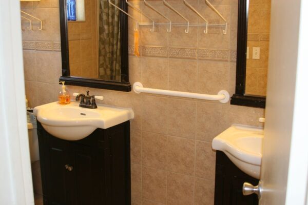 the-vine-house-residential-care-9-restroom.jpg