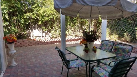 tuscany-senior-living-patio.jpg