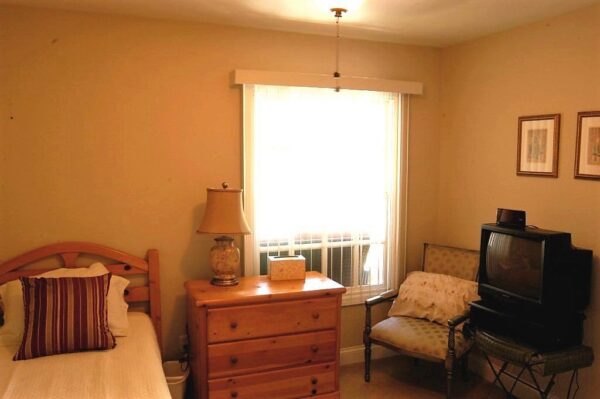 valley-guest-home-i-3-private-room.jpg