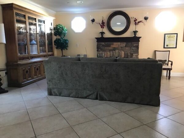 valley-residential-elderly-care-i-3-living-room.jpg