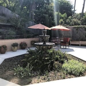 valley-residential-elderly-care-i-patio-2.jpg