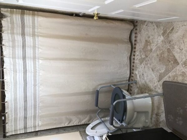 valley-residential-elderly-care-i-restroom-3.jpg