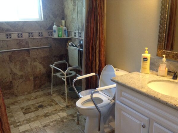 verona-court-iii-5-roll-in-shower.jpg