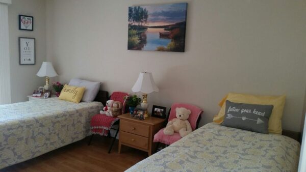 via-la-coruna-manor-4-shared-room.jpg