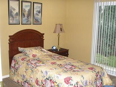 via-tercero-homes-5-private-room.jpg