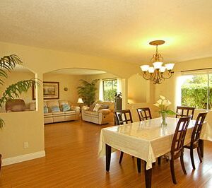 villa-regina-iii-4-dining-room.jpg