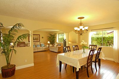villa-regina-iii-4-dining-room.jpg