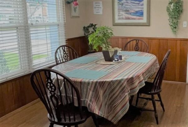 violet-residential-care-4-dining-room.jpg