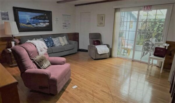 violet-residential-care-living-room-2.jpg