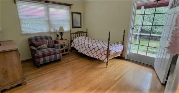violet-residential-care-private-room.jpg