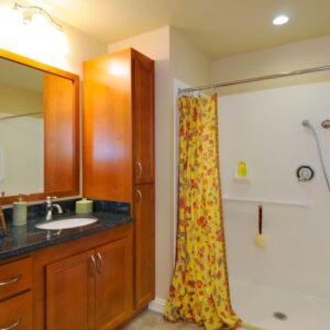 walnut-village-apartment-bathroom.jpg