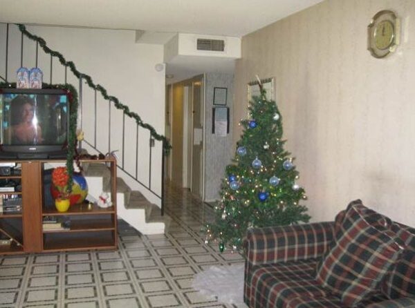 we-care-senior-living-3-living-room.jpg