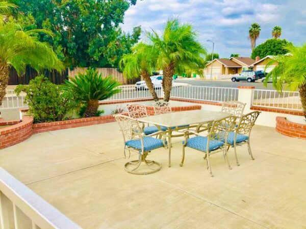 whispering-oaks-waverly-8-patio.jpg