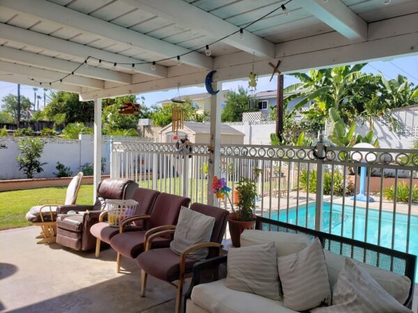 wonders-years-7-backyard.jpg